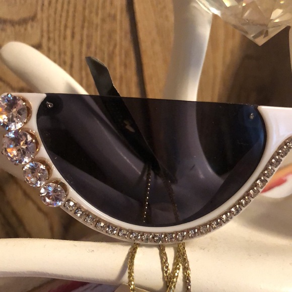 White Rhinestones UV400 Protection Women’s Sunglasses 🕶️ - Picture 8 of 17